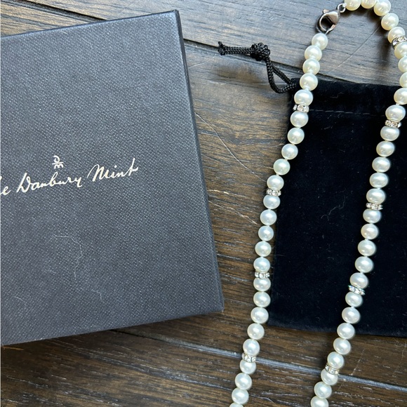 Danbury Mint Jewelry - Danbury Mint Pearl Necklace with Gems